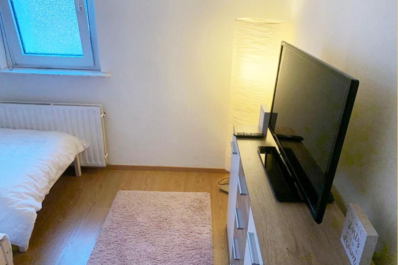 3 Bedroom Apartment In レバークーゼン エクステリア 写真