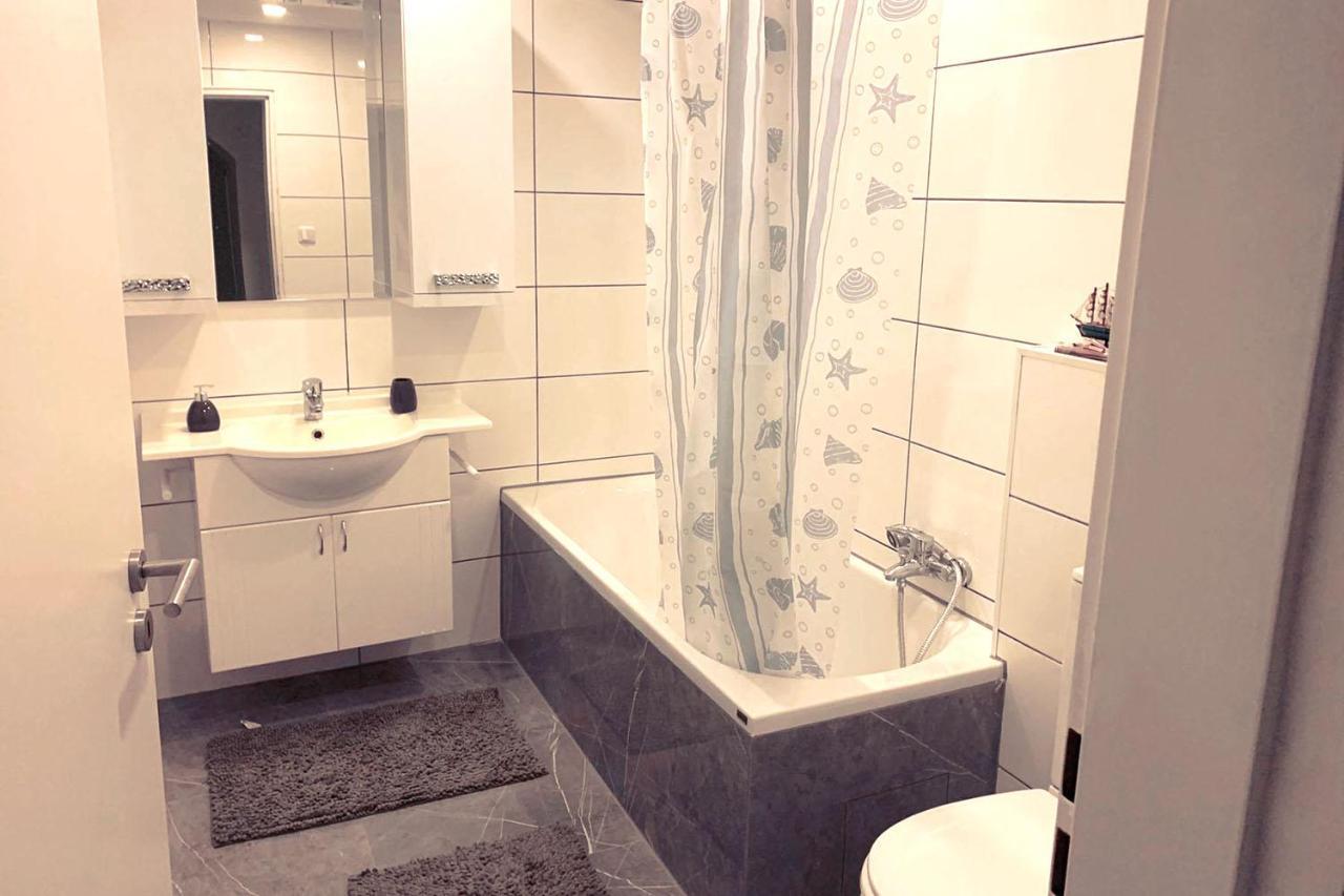 3 Bedroom Apartment In レバークーゼン エクステリア 写真